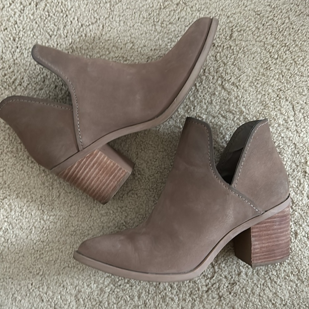 Steve Madden Petra Taupe Bootie